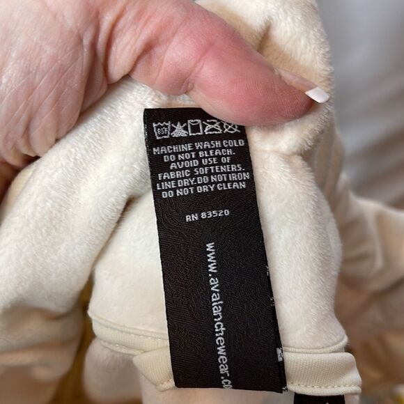 Avalanche Cream/Checkered Weather Shield Protection Layer Jacket. Size Large. - Picture 13 of 14